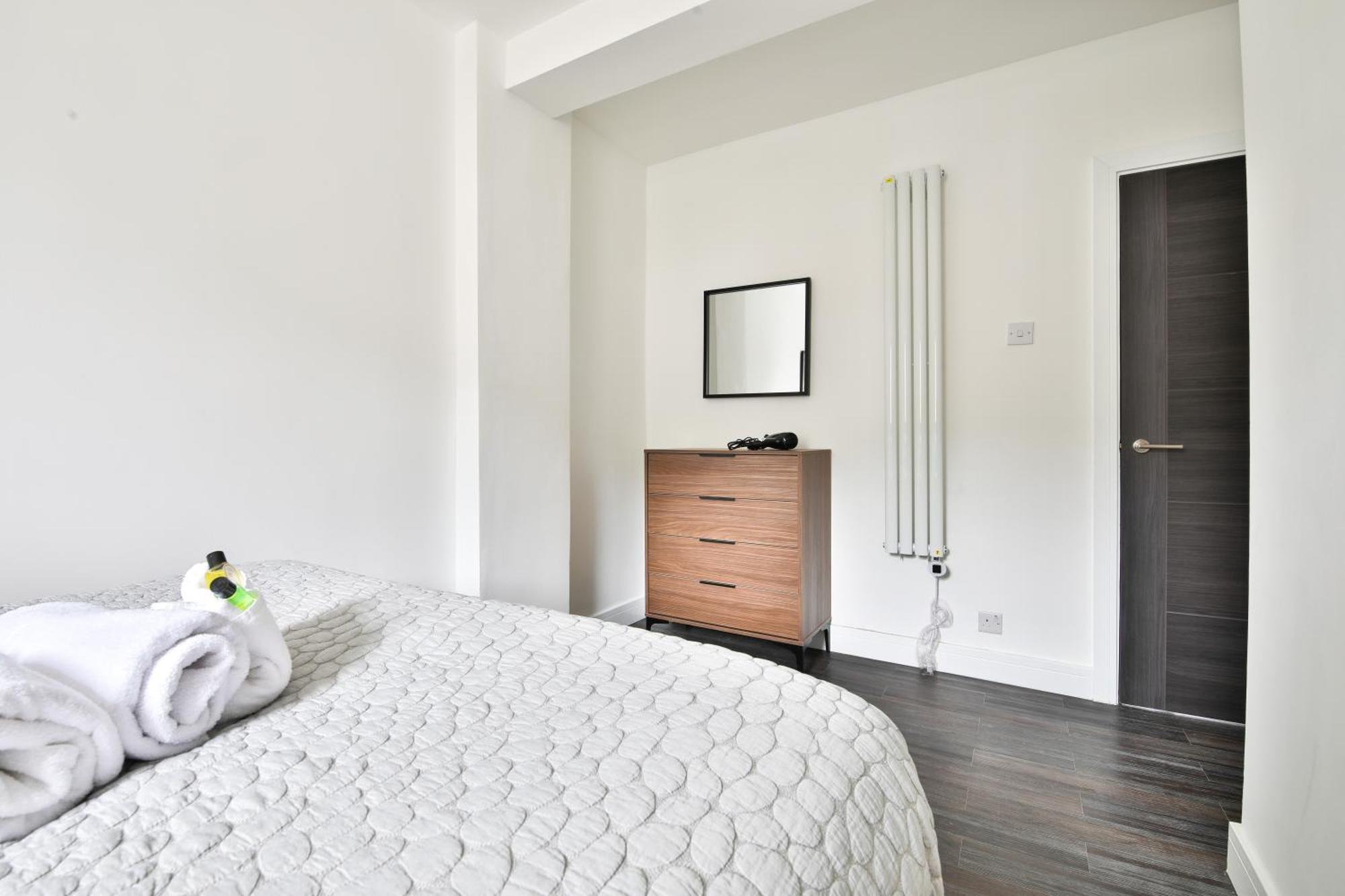 Amber Vista 2 Bedroom Apartments- Supermarket, Coffee Shop, Restaurants & Parking Below Cardiff Eksteriør billede