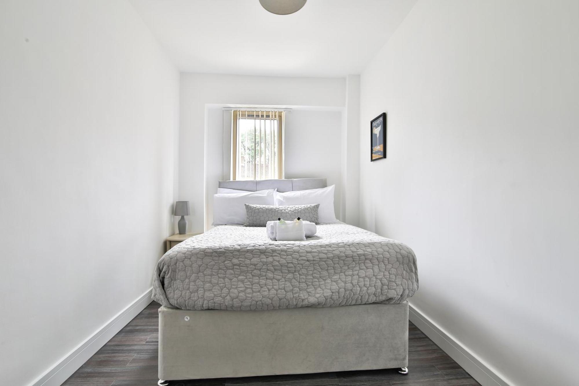 Amber Vista 2 Bedroom Apartments- Supermarket, Coffee Shop, Restaurants & Parking Below Cardiff Eksteriør billede