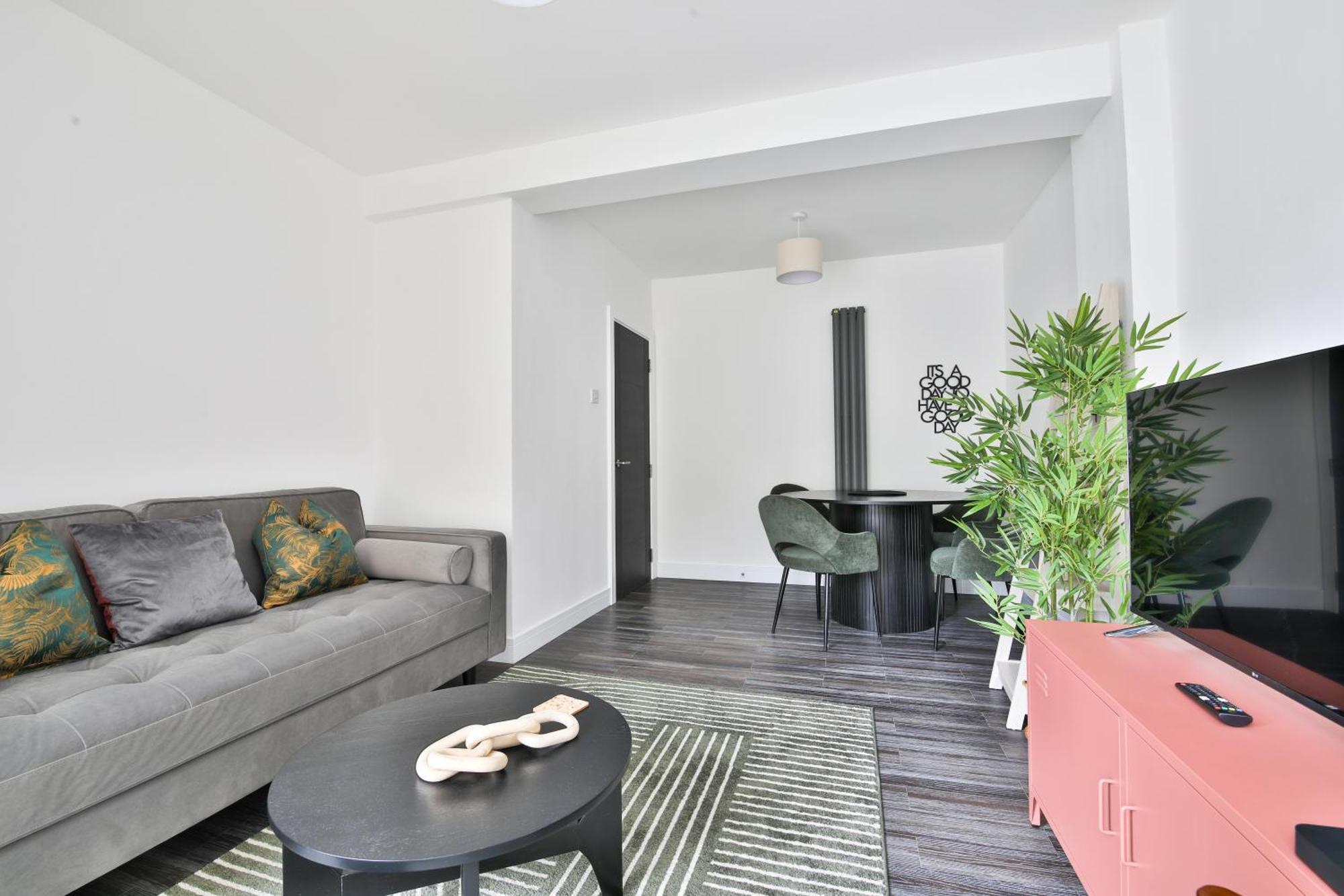 Amber Vista 2 Bedroom Apartments- Supermarket, Coffee Shop, Restaurants & Parking Below Cardiff Eksteriør billede