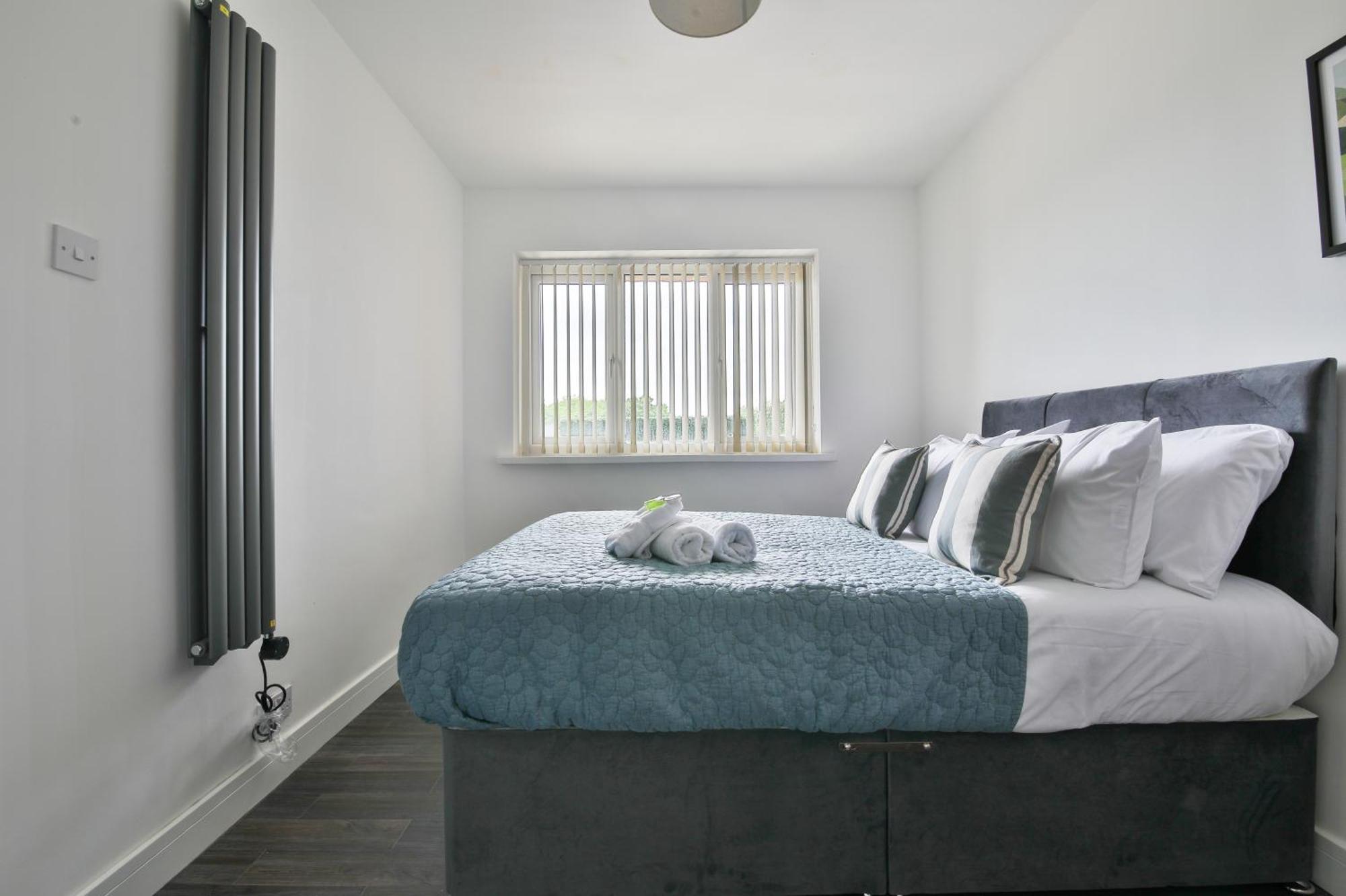 Amber Vista 2 Bedroom Apartments- Supermarket, Coffee Shop, Restaurants & Parking Below Cardiff Eksteriør billede