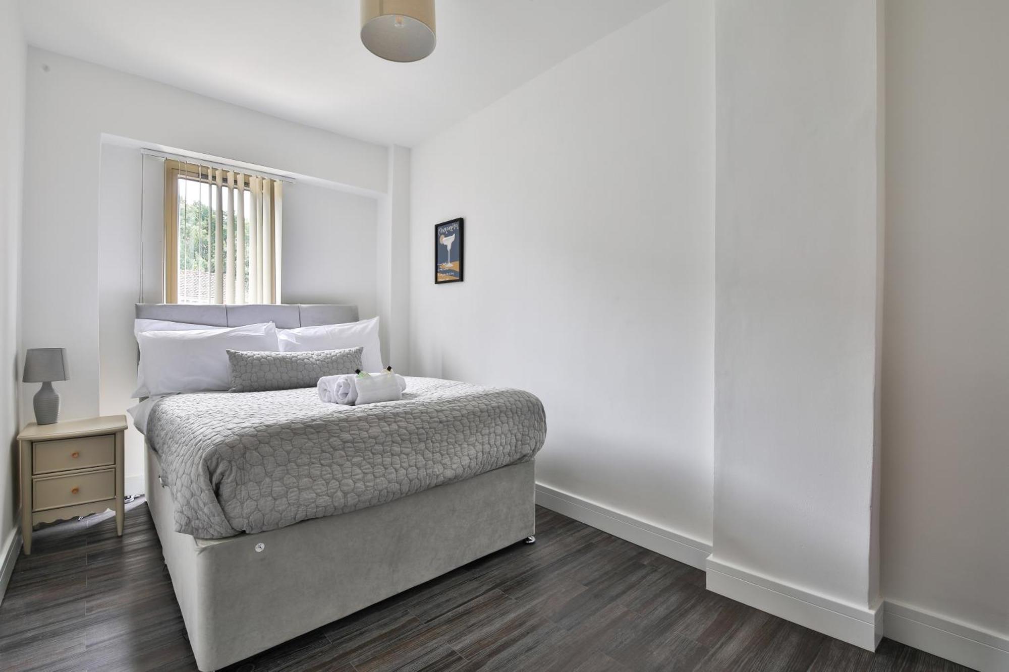 Amber Vista 2 Bedroom Apartments- Supermarket, Coffee Shop, Restaurants & Parking Below Cardiff Eksteriør billede