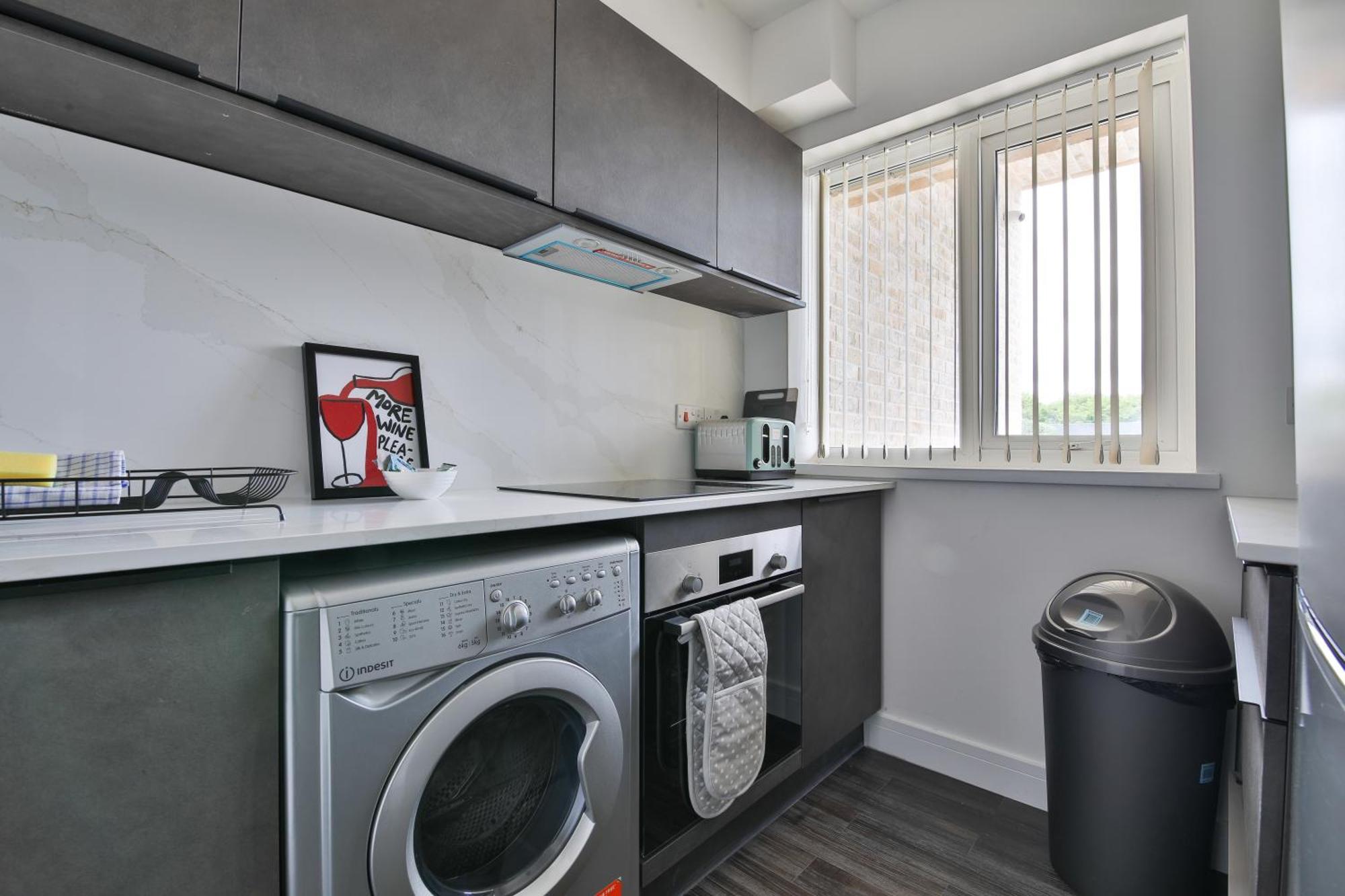 Amber Vista 2 Bedroom Apartments- Supermarket, Coffee Shop, Restaurants & Parking Below Cardiff Eksteriør billede